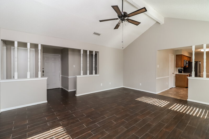 2,075/Mo, 5911 Woodsetter Ln Arlington, TX 76017 Living Room View 2