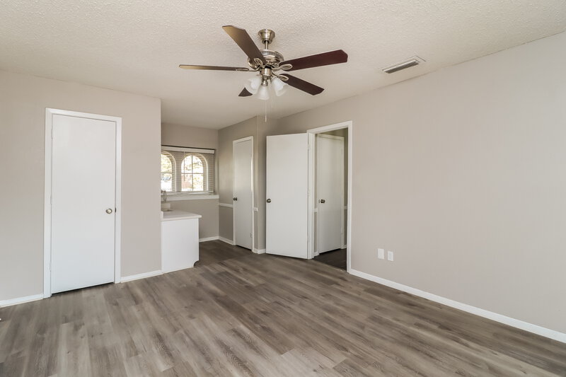 2,075/Mo, 5911 Woodsetter Ln Arlington, TX 76017 Main Bedroom View 2