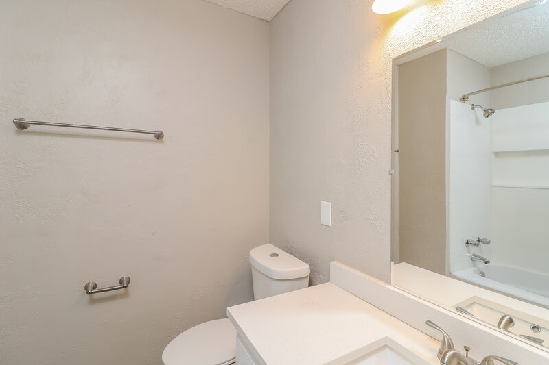 2,075/Mo, 5911 Woodsetter Ln Arlington, TX 76017 Bathroom View