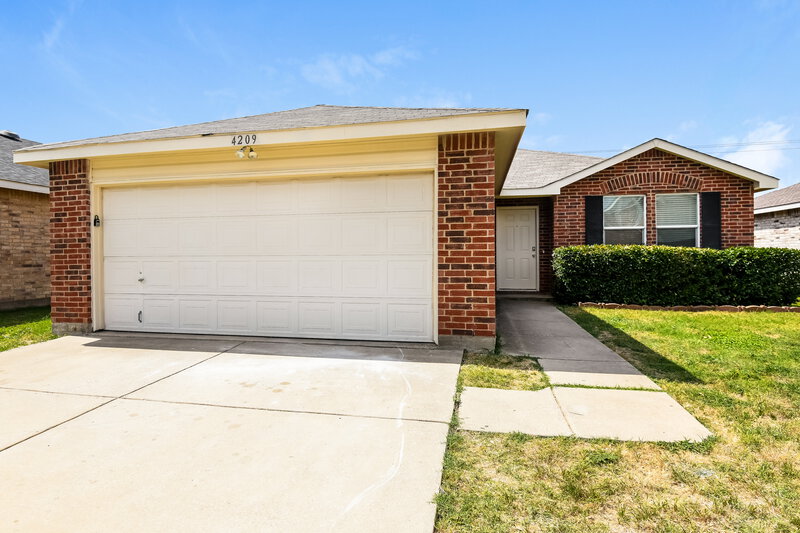 1,885/Mo, 4209 German Pointer Way Fort Worth, TX 76123 External View
