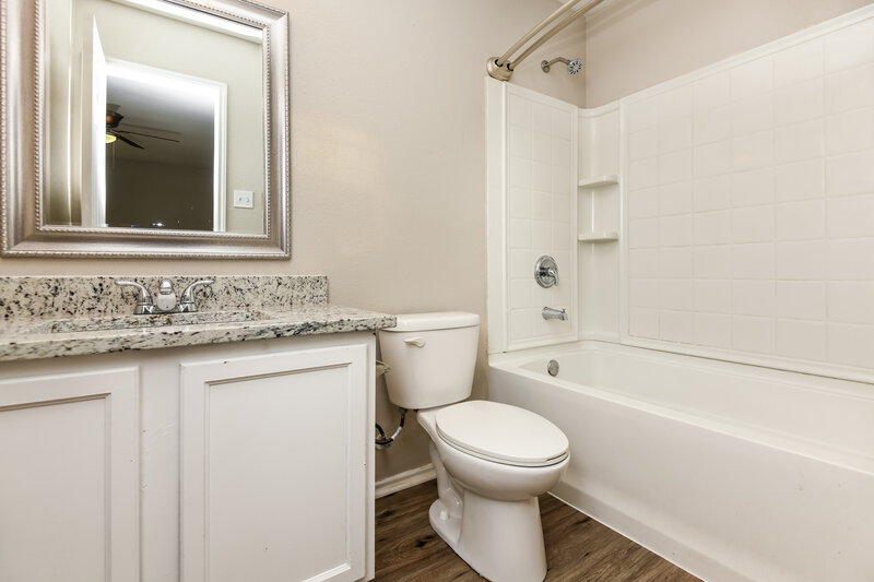 1,885/Mo, 4209 German Pointer Way Fort Worth, TX 76123 Main Bathroom View