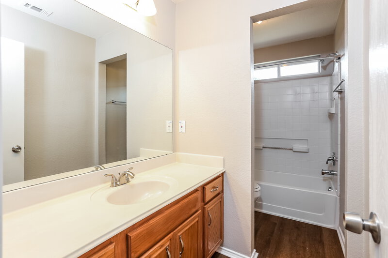 2,175/Mo, 236 Starlight Dr Forney, TX 75126 Main Bathroom View