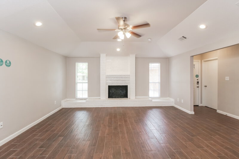 1,845/Mo, 2601 Valley View Dr Corinth, TX 76210 Living Room View