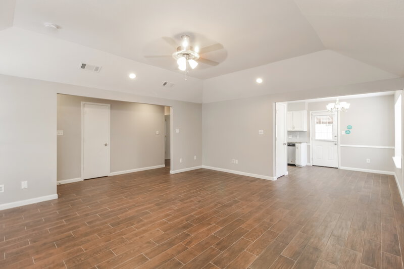 1,845/Mo, 2601 Valley View Dr Corinth, TX 76210 Living Room View 2