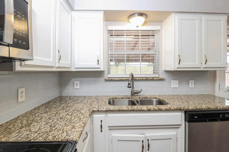 1,845/Mo, 2601 Valley View Dr Corinth, TX 76210 Kitchen View 2