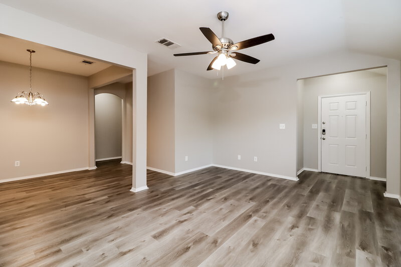 1,705/Mo, 9312 Aubree Ct Fort Worth, TX 76140 Living Room View 2