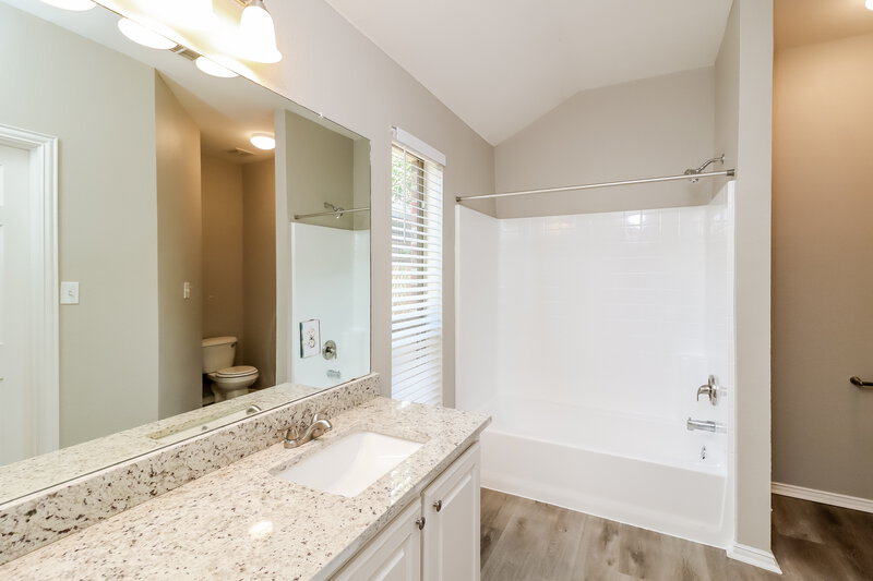 1,705/Mo, 9312 Aubree Ct Fort Worth, TX 76140 Main Bathroom View