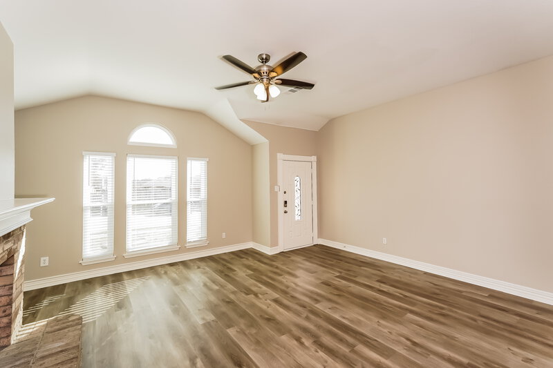 2,215/Mo, 1209 Mallard Run Midlothian, TX 76065 Living Room View 3