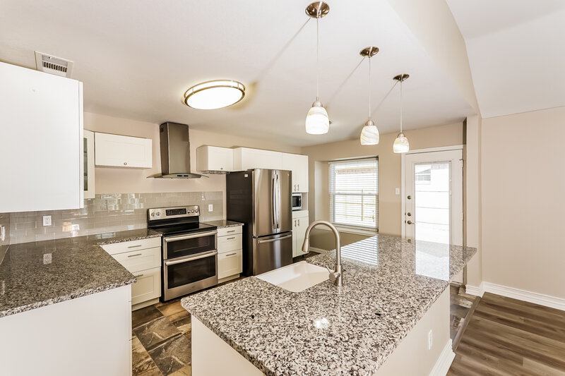 2,215/Mo, 1209 Mallard Run Midlothian, TX 76065 Kitchen View 3