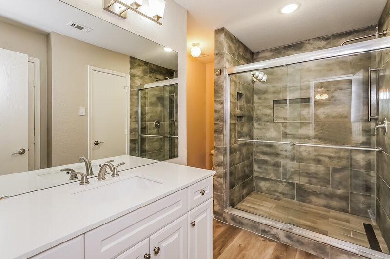 2,215/Mo, 1209 Mallard Run Midlothian, TX 76065 Main Bathroom View