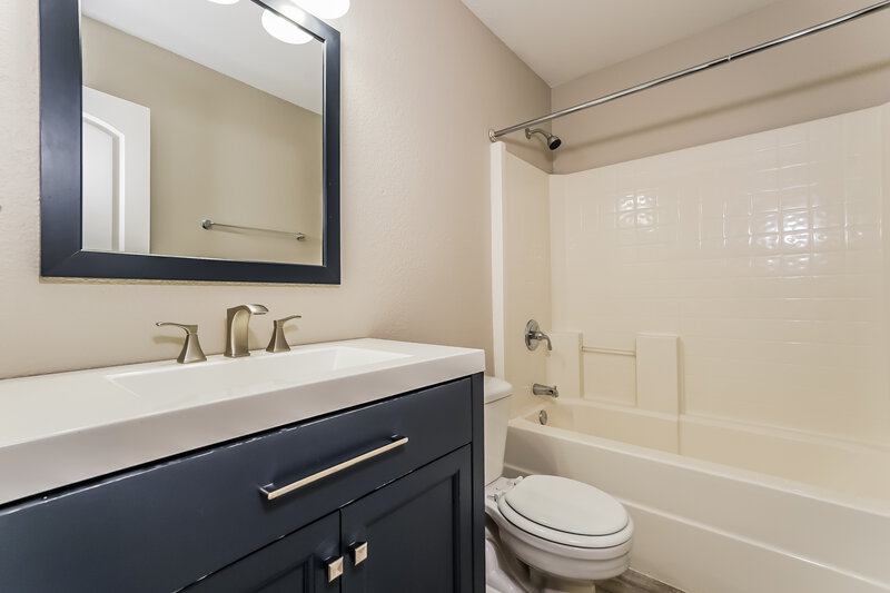 2,215/Mo, 1209 Mallard Run Midlothian, TX 76065 Bathroom View