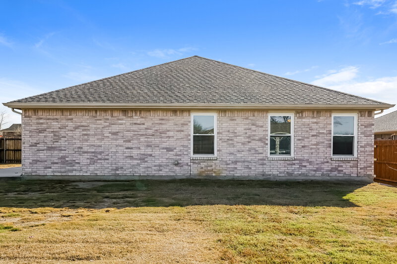 2,215/Mo, 1209 Mallard Run Midlothian, TX 76065 Rear View