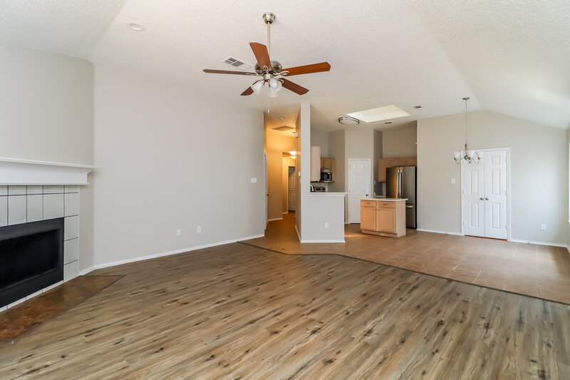 2,225/Mo, 808 Thorton Dr Cedar Hill, TX 75104 Living Room View
