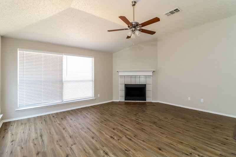 2,225/Mo, 808 Thorton Dr Cedar Hill, TX 75104 Living Room View 3