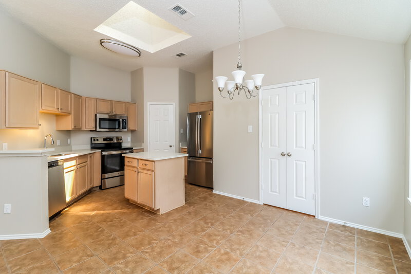2,225/Mo, 808 Thorton Dr Cedar Hill, TX 75104 Dining Room View