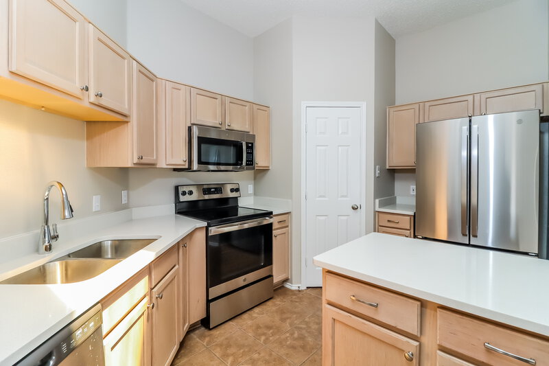 2,225/Mo, 808 Thorton Dr Cedar Hill, TX 75104 Kitchen View