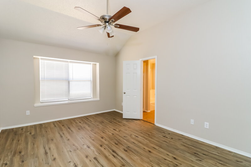 2,225/Mo, 808 Thorton Dr Cedar Hill, TX 75104 Main Bedroom View