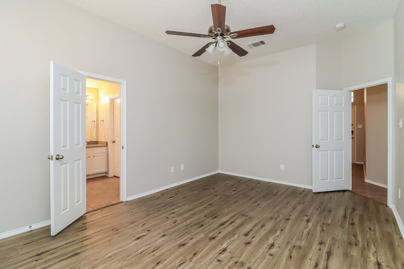 2,225/Mo, 808 Thorton Dr Cedar Hill, TX 75104 Main Bedroom View 2
