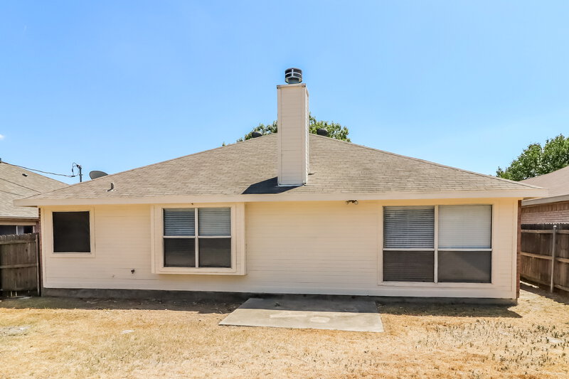 2,225/Mo, 808 Thorton Dr Cedar Hill, TX 75104 Rear View