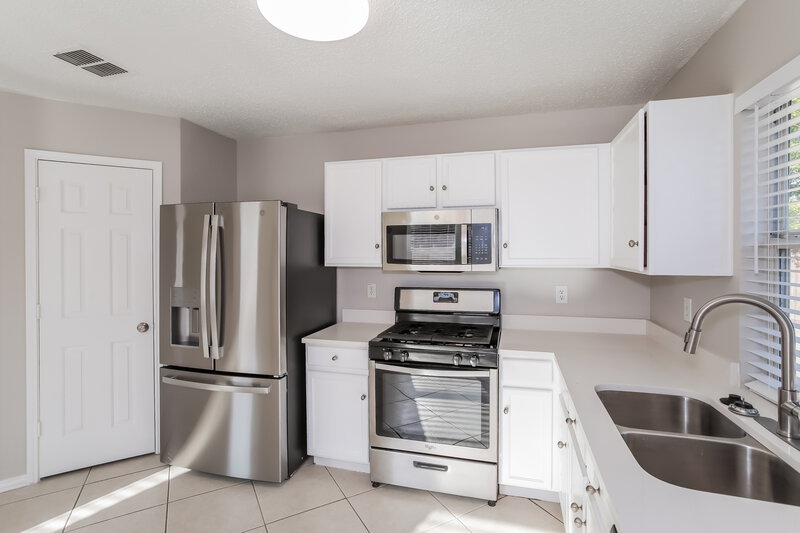 1,920/Mo, 4644 Cool Ridge Ct Fort Worth, TX 76133 Kitchen View 2