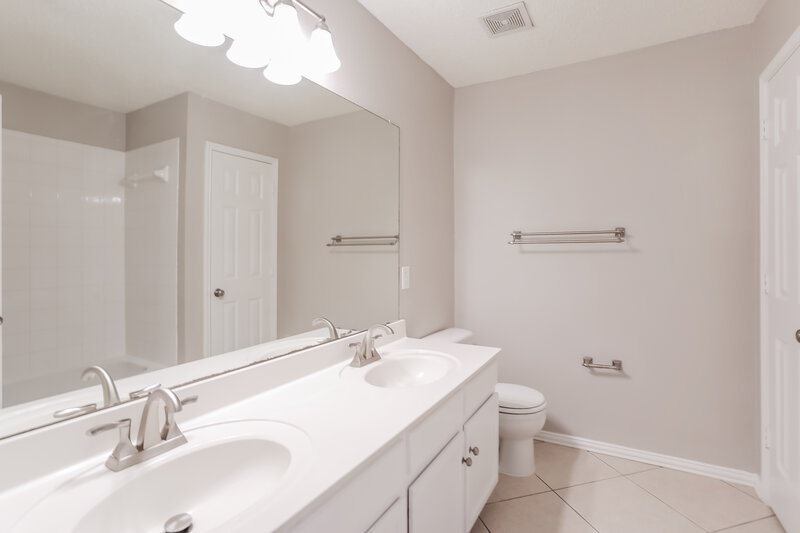 1,920/Mo, 4644 Cool Ridge Ct Fort Worth, TX 76133 Main Bathroom View