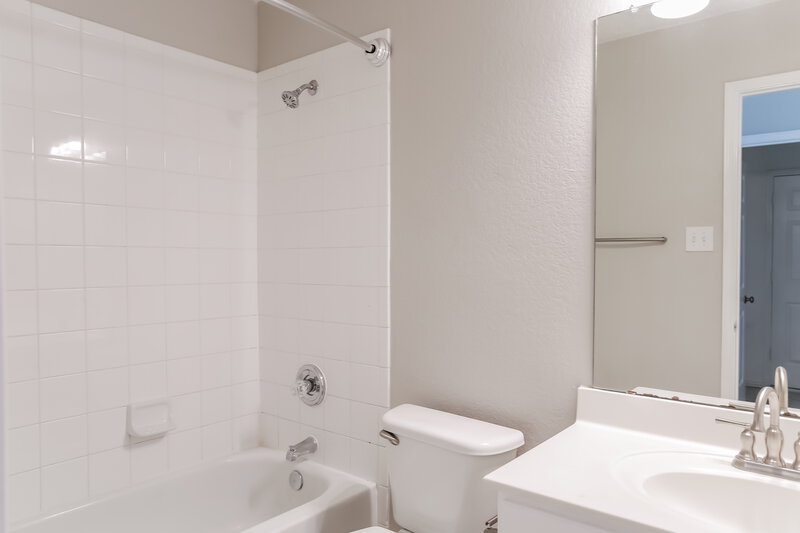 1,920/Mo, 4644 Cool Ridge Ct Fort Worth, TX 76133 Bathroom View