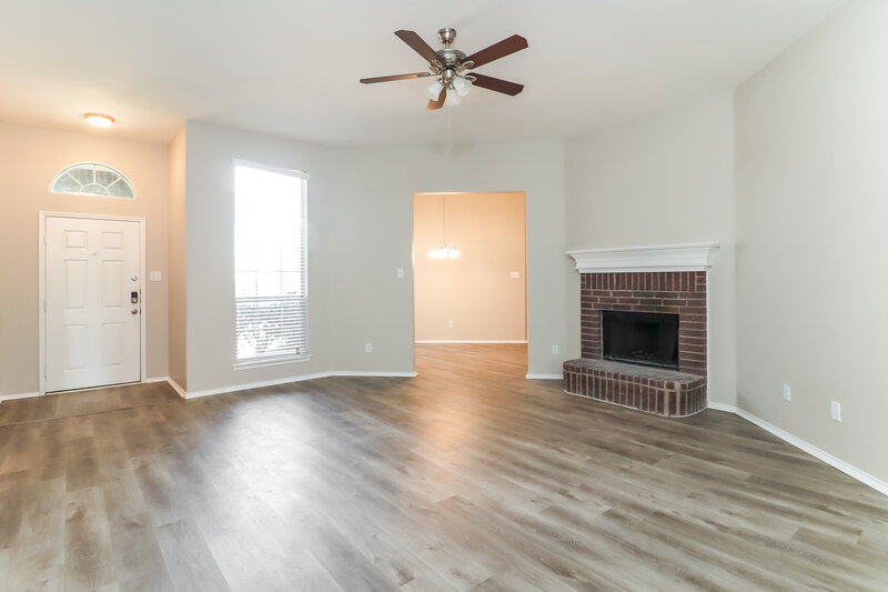 2,585/Mo, 1206 Beacon Hill Dr Midlothian, TX 76065 Living Room View