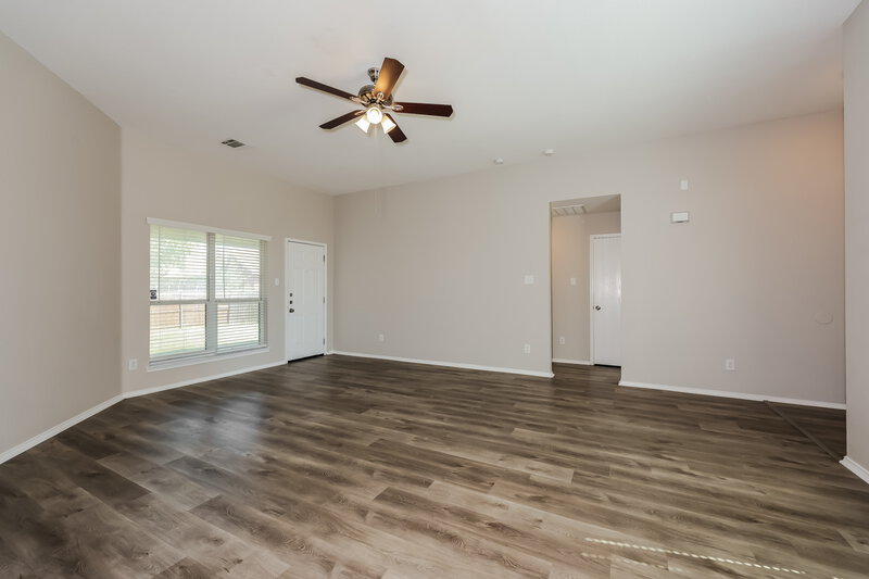 2,305/Mo, 1206 Beacon Hill Dr Midlothian, TX 76065 Living Room View