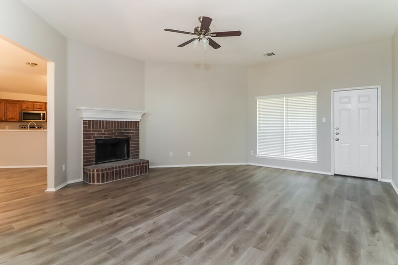 2,585/Mo, 1206 Beacon Hill Dr Midlothian, TX 76065 Living Room View 3
