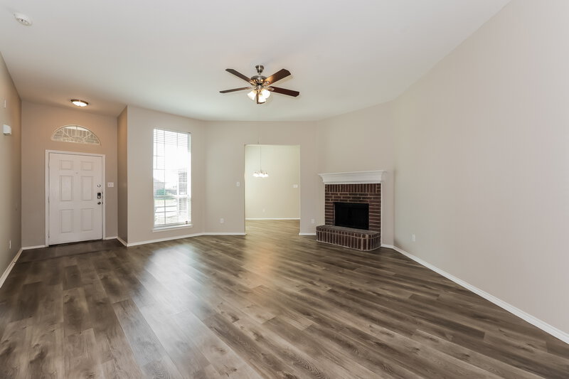 2,305/Mo, 1206 Beacon Hill Dr Midlothian, TX 76065 Living Room View 3