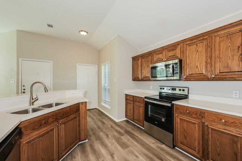 2,305/Mo, 1206 Beacon Hill Dr Midlothian, TX 76065 Kitchen View 2