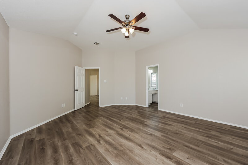 2,305/Mo, 1206 Beacon Hill Dr Midlothian, TX 76065 Main Bedroom View 2