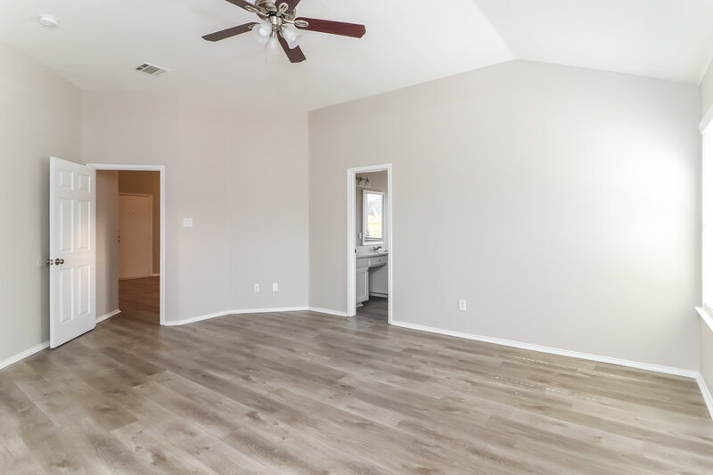 2,585/Mo, 1206 Beacon Hill Dr Midlothian, TX 76065 Main Bedroom View 2