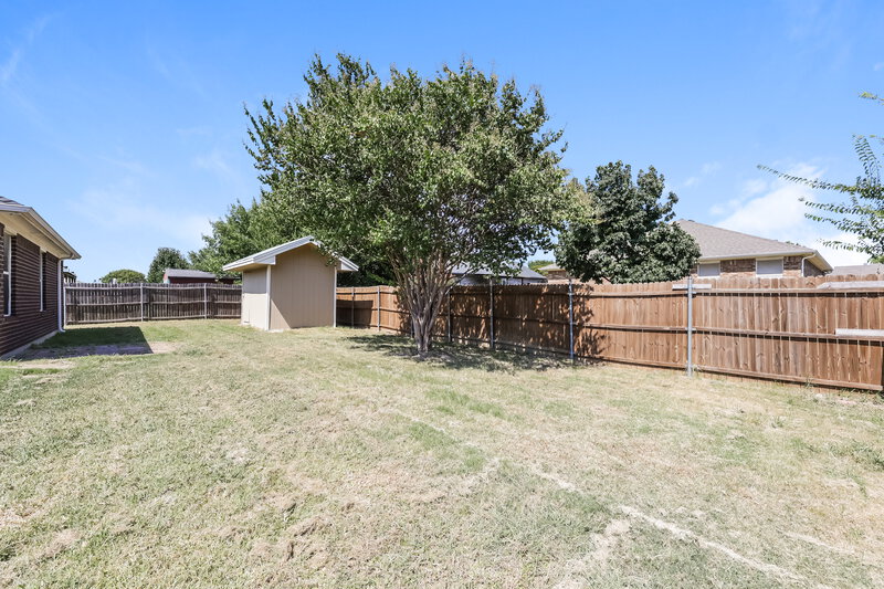 2,305/Mo, 1206 Beacon Hill Dr Midlothian, TX 76065 Rear View