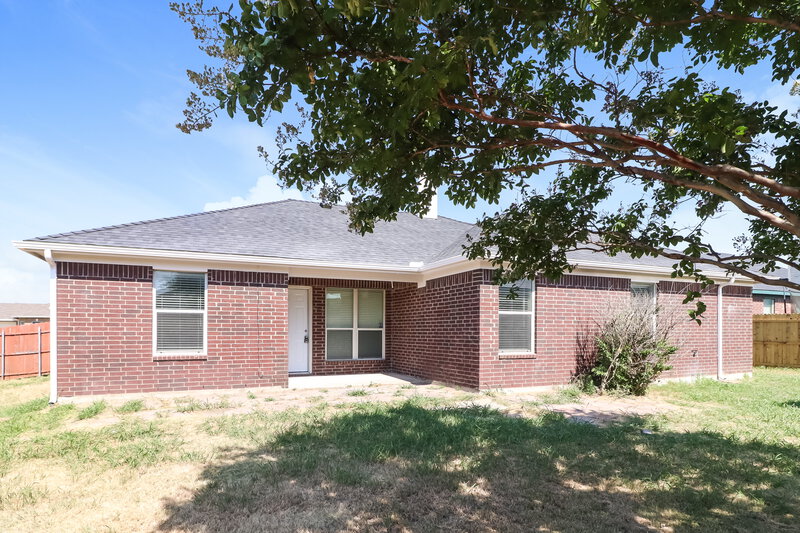 2,585/Mo, 1206 Beacon Hill Dr Midlothian, TX 76065 Rear View