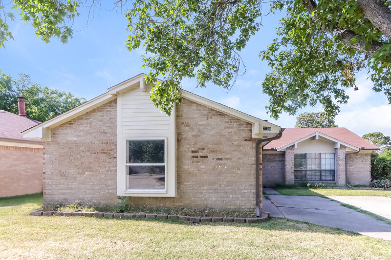 2,290/Mo, 2300 Brookdale Dr Arlington, TX 76014 External View