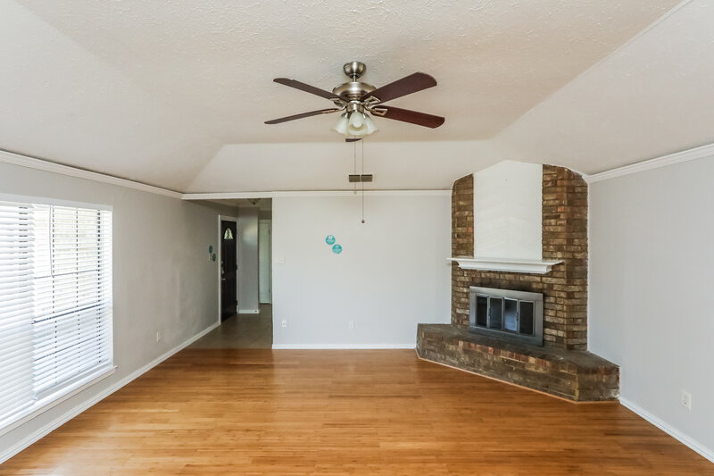 2,290/Mo, 2300 Brookdale Dr Arlington, TX 76014 Living Room View 2