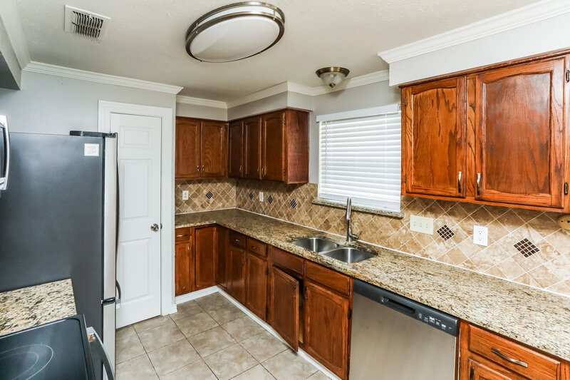 2,290/Mo, 2300 Brookdale Dr Arlington, TX 76014 Kitchen View
