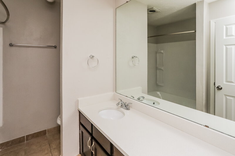 2,290/Mo, 2300 Brookdale Dr Arlington, TX 76014 Main Bathroom View