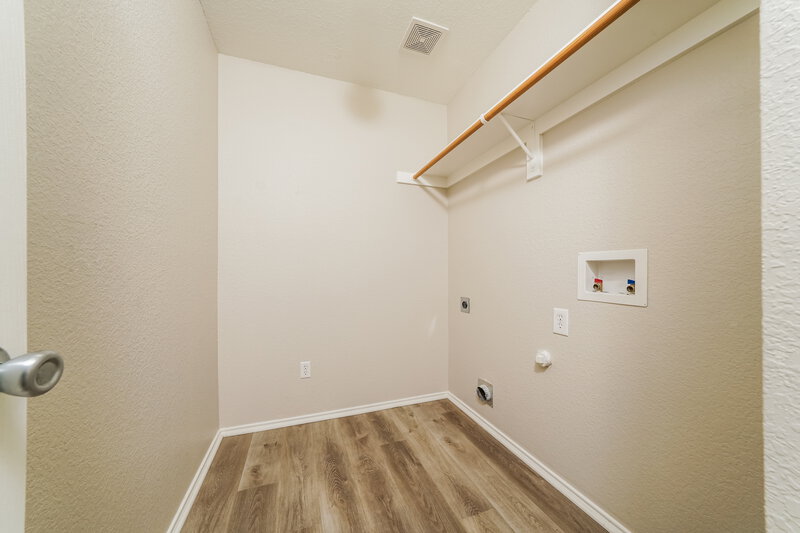 2,625/Mo, 1232 Goldeneye Aubrey, TX 76227 Laundry Room View