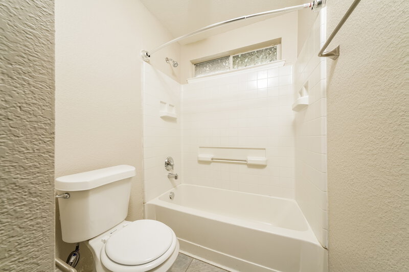 2,625/Mo, 1232 Goldeneye Aubrey, TX 76227 Bathroom View