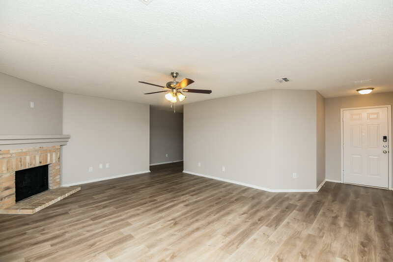 2,180/Mo, 8725 Hunters Trl Fort Worth, TX 76123 Living Room View 3