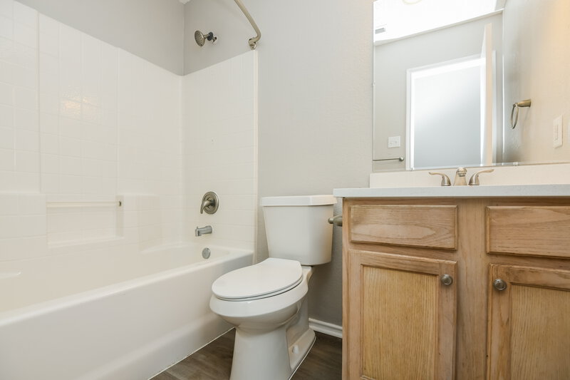 2,180/Mo, 8725 Hunters Trl Fort Worth, TX 76123 Main Bathroom View