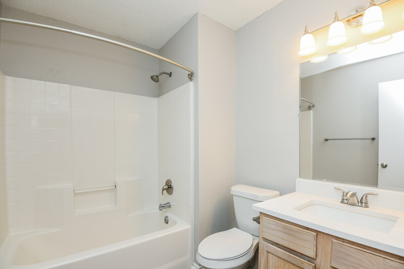 2,180/Mo, 8725 Hunters Trl Fort Worth, TX 76123 Bathroom View