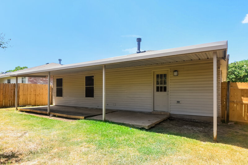2,180/Mo, 8725 Hunters Trl Fort Worth, TX 76123 Rear View