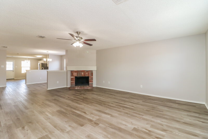 2,080/Mo, 8728 Stonebriar Ln Fort Worth, TX 76123 Living Room View 3