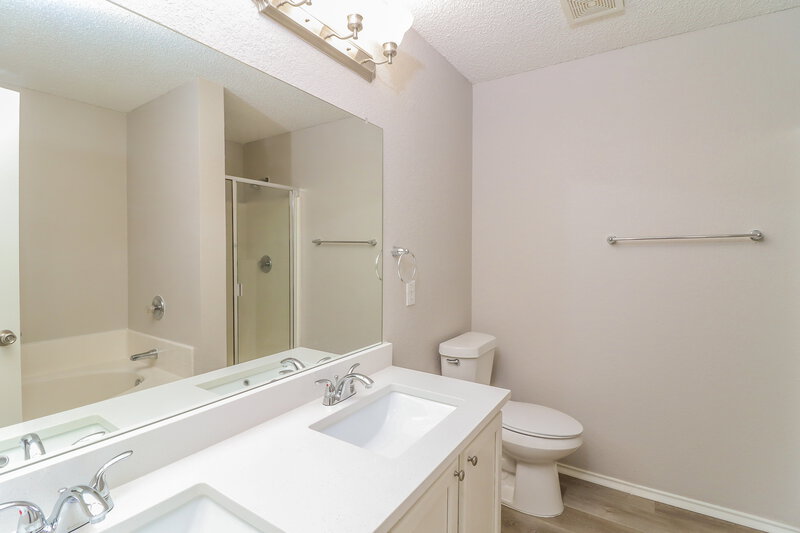 2,080/Mo, 8728 Stonebriar Ln Fort Worth, TX 76123 Main Bathroom View