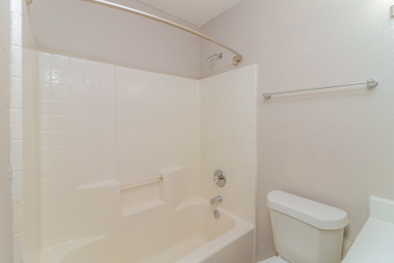 2,080/Mo, 8728 Stonebriar Ln Fort Worth, TX 76123 Bathroom View