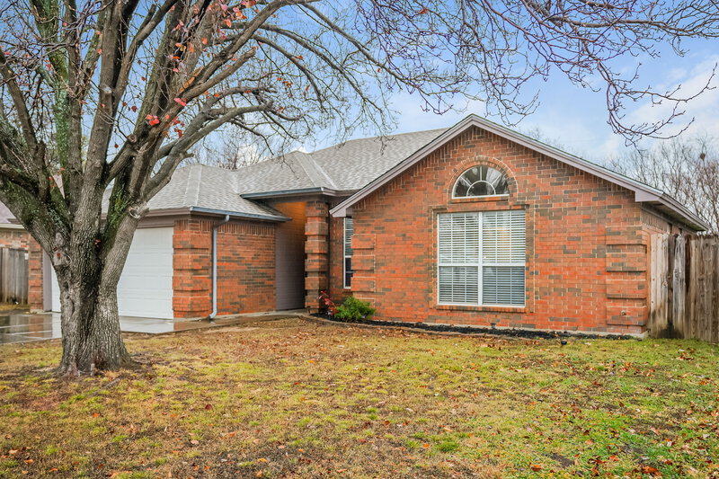 1,975/Mo, 813 Globe Ave Blue Mound, TX 76131 Front View