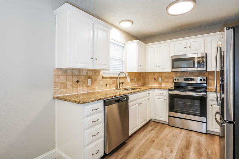 1,975/Mo, 813 Globe Ave Blue Mound, TX 76131 Kitchen View